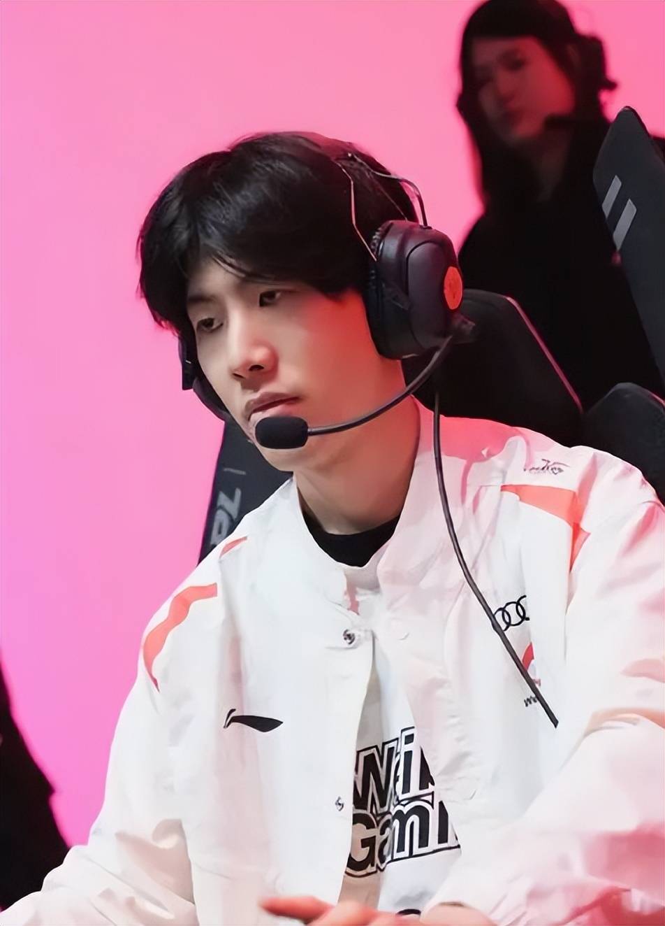 TheShy爆冷击败巴塞罗那，势不可挡引爆全场！